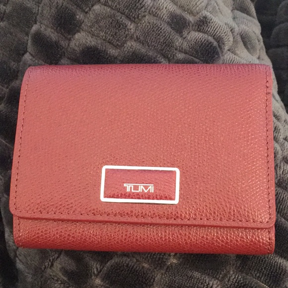 tumi tri fold wallet